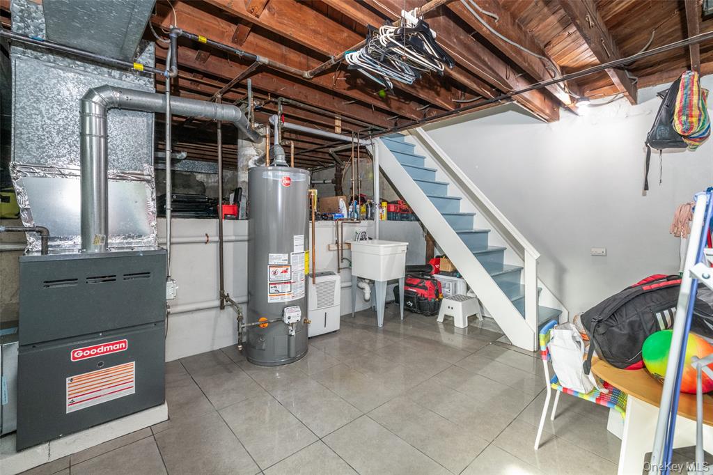 New Rochelle, New York, 10801, United States, 2 Bedrooms Bedrooms, ,1 BathroomBathrooms,Residential,For Sale,1989892