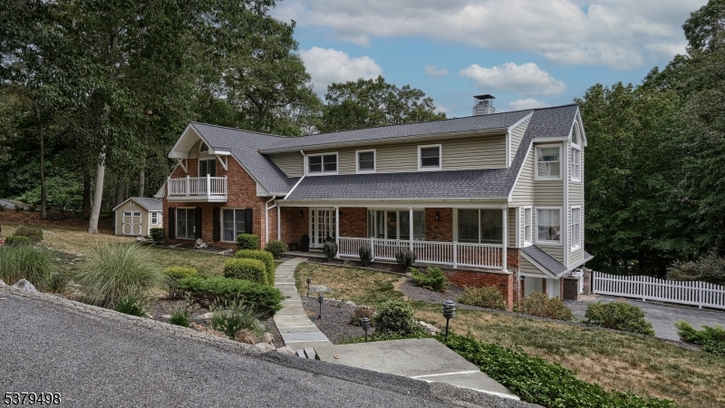 Kinnelon Boro, New Jersey, 07405, United States, 4 Bedrooms Bedrooms, ,5 BathroomsBathrooms,Residential,For Sale,1932382