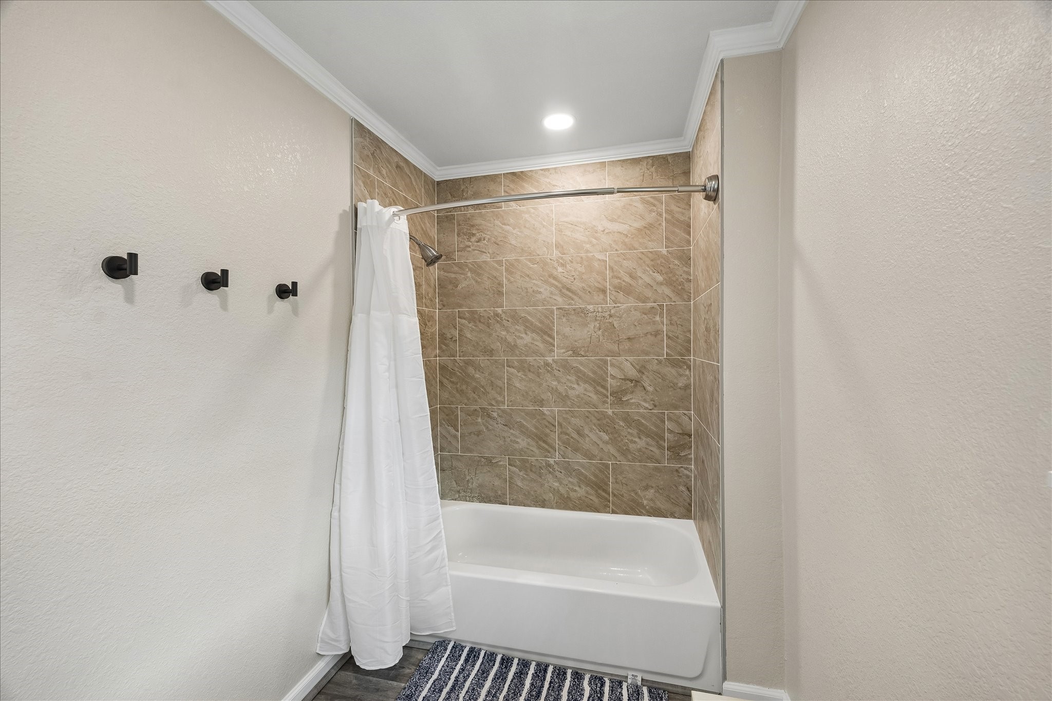  5243 Caversham Drive - 物件實景