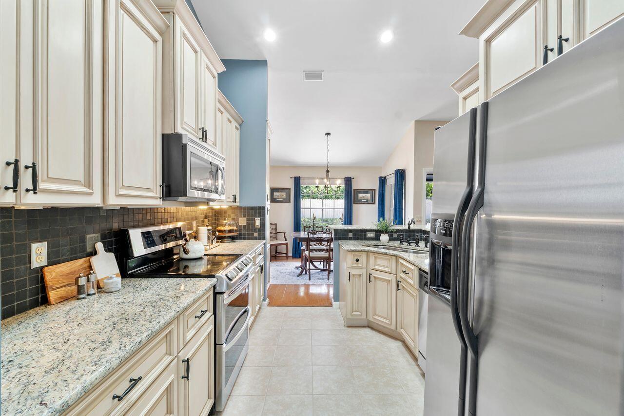 Wellington, Florida, 33414, United States, 2 Bedrooms Bedrooms, ,2 BathroomsBathrooms,Residential,For Sale,1892262