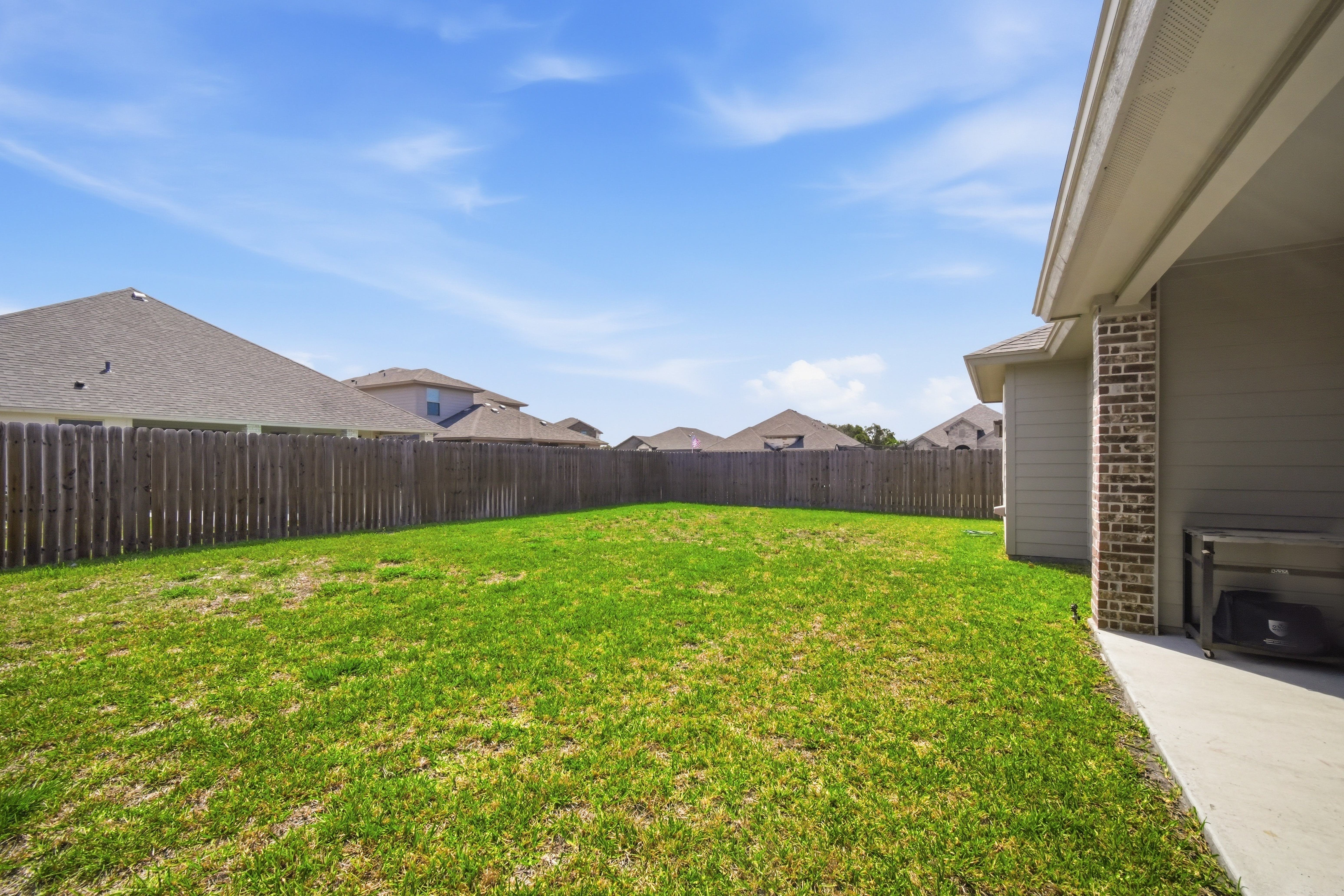  Open-Concept 4BR with Huge Backyard - 物件實景