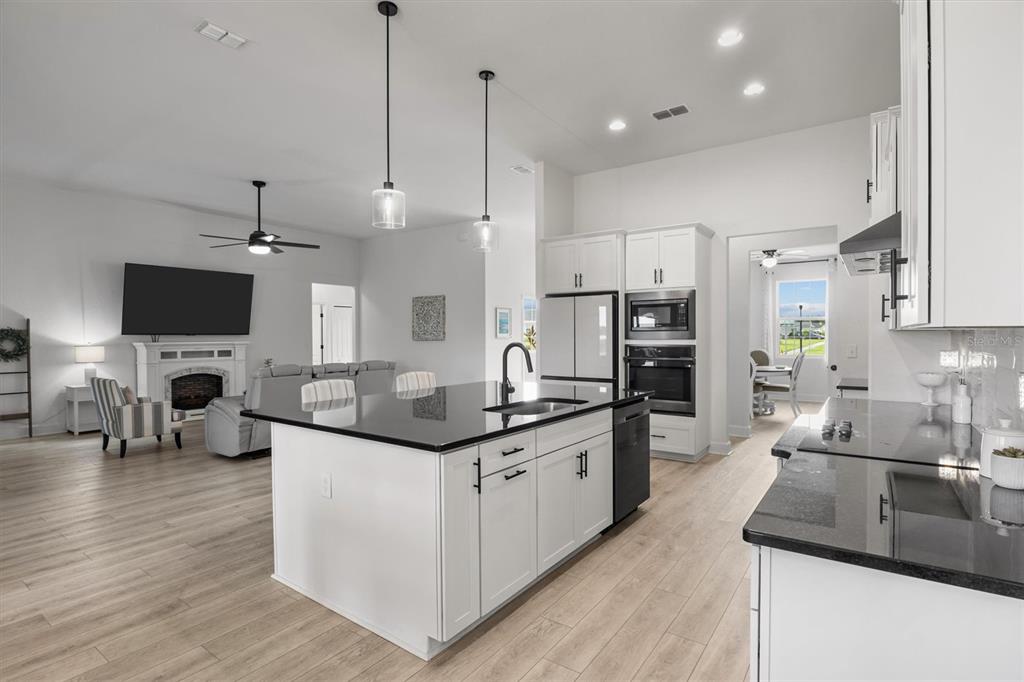 Winter Haven, Florida, 33881, United States, 4 Bedrooms Bedrooms, ,3 BathroomsBathrooms,Residential,For Sale,1957655