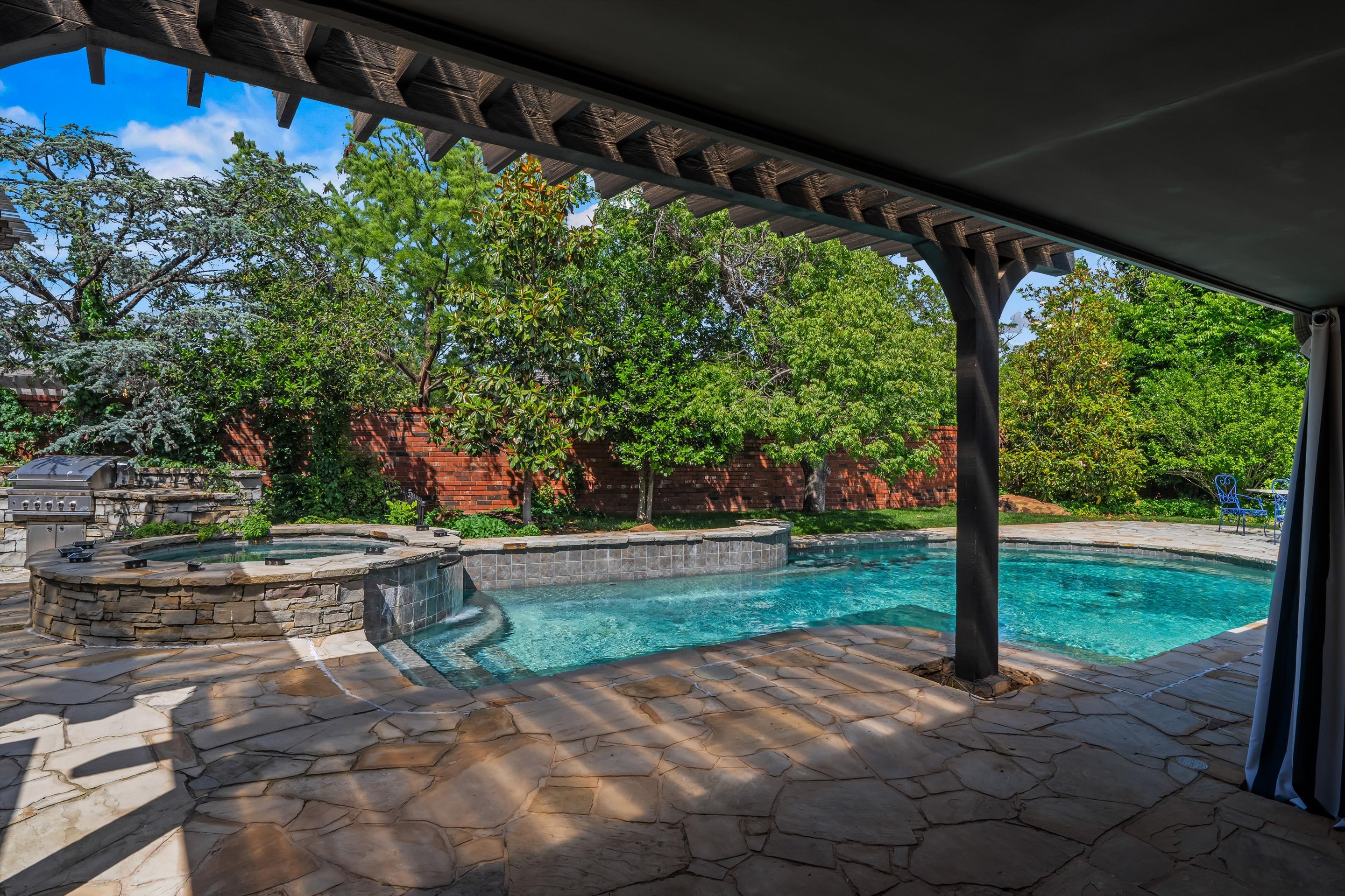  1603 Dorchester Drive, Nichols Hills, OK 73120 - 物件實景