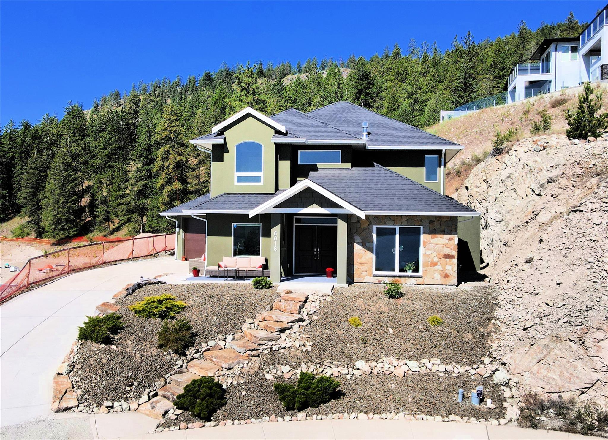 PEACHLAND, British Columbia, V0H 1X4, CA, 4 Bedrooms Bedrooms, ,2 BathroomsBathrooms,Residential,For Sale,1960730