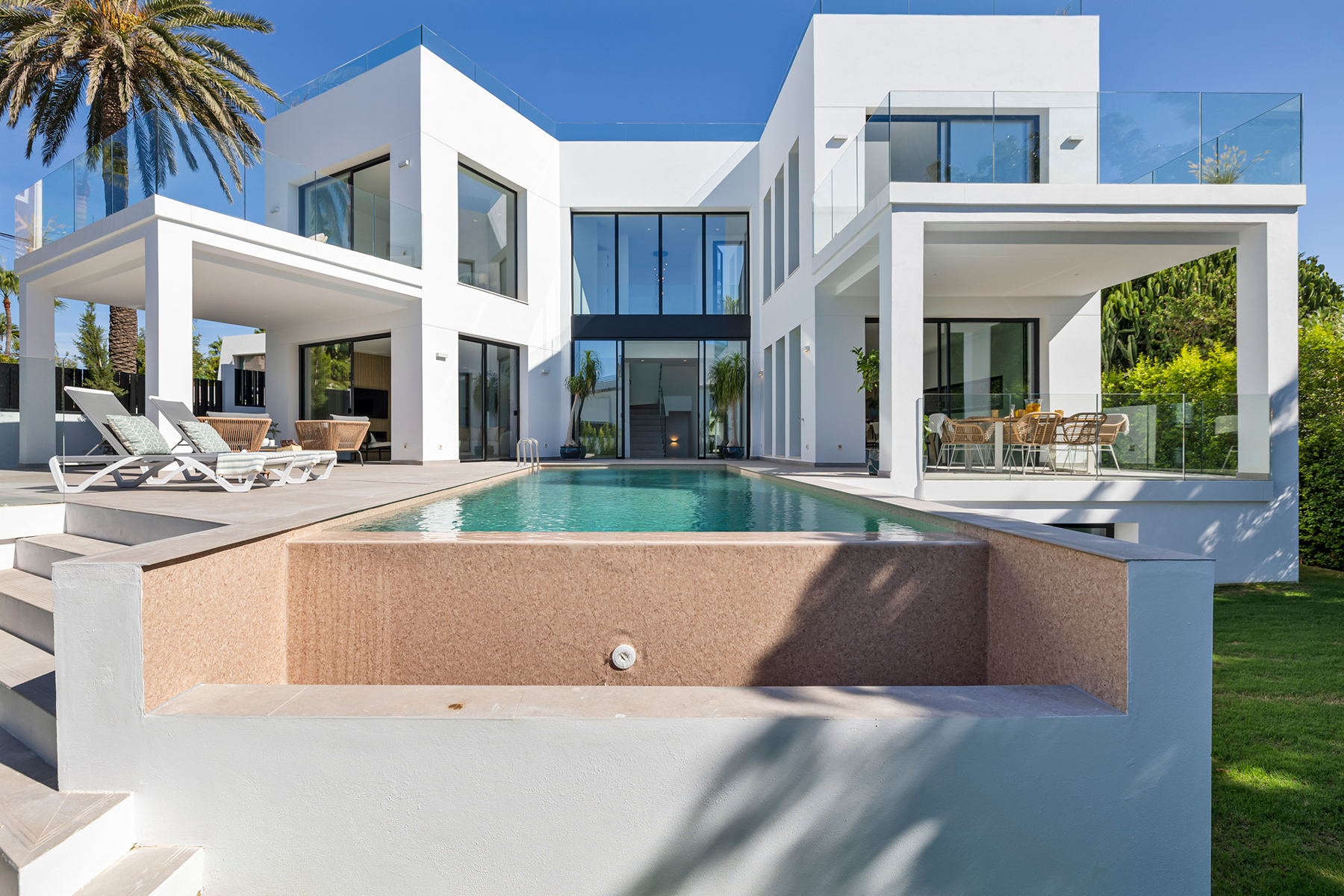  Newly Built Villa a Short Walk to the Beach in the Prestigious Marbesa Area - 物件實景