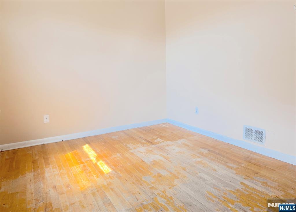 North Bergen, New Jersey, 07047, United States, 3 Bedrooms Bedrooms, ,2 BathroomsBathrooms,Residential,For Sale,1875990