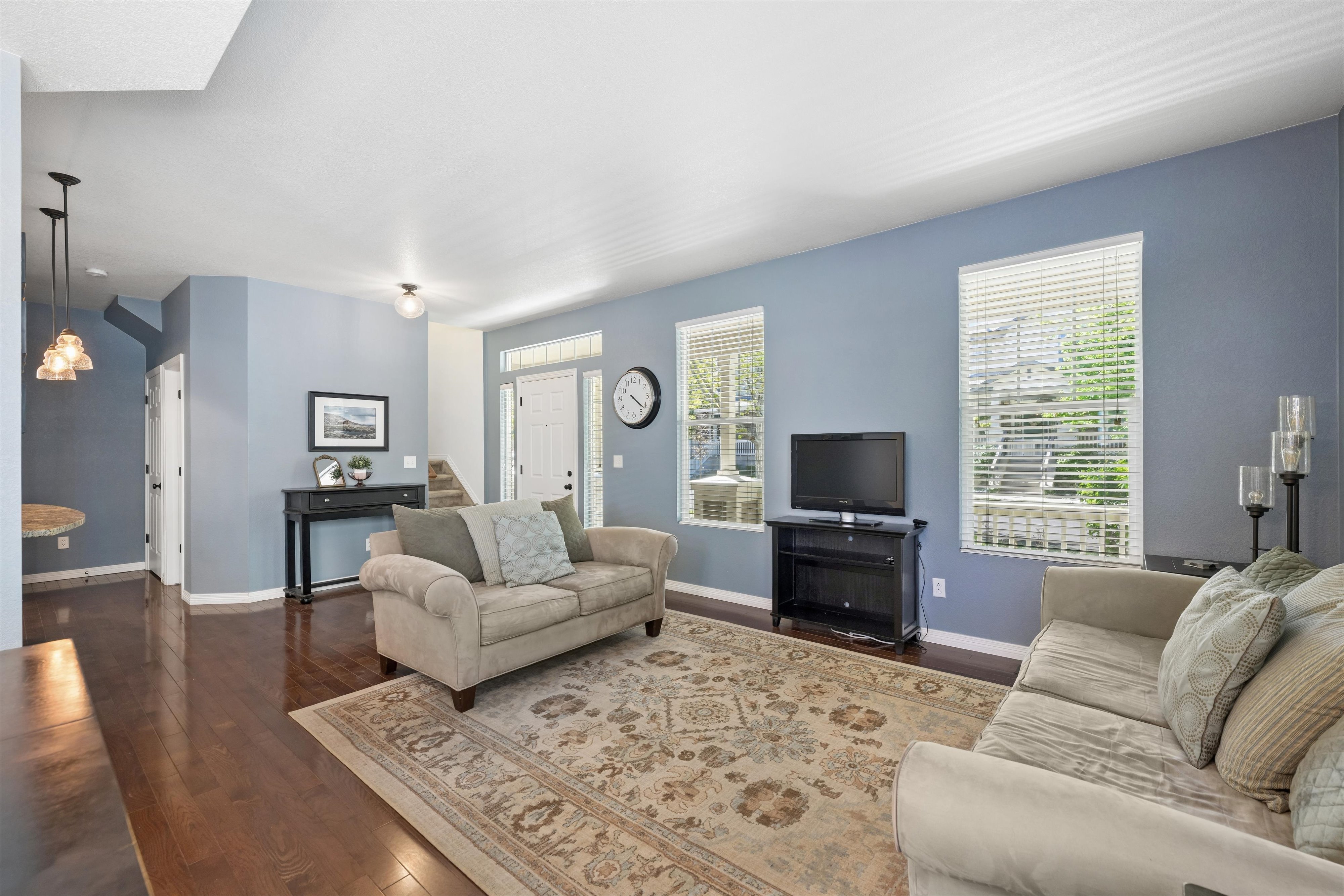  Beautiful 3-Bedroom, 3-Bath Home On A Charming Tree-Lined Street - 物件實景