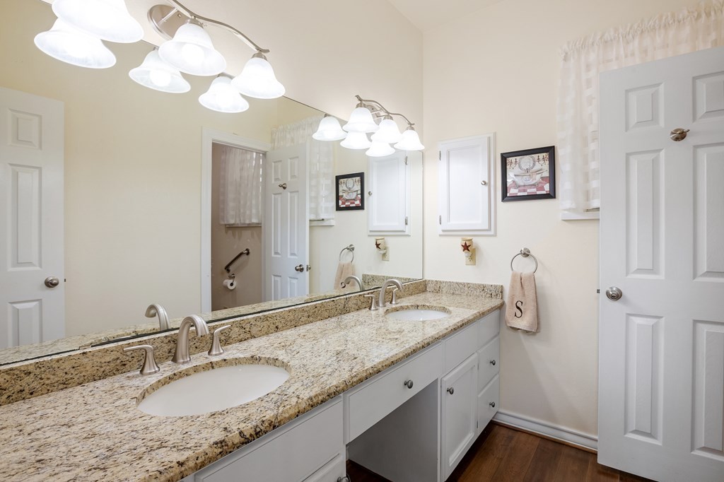 405 405 Frederick Rd, Fredericksburg, Texas, 78624, United States, 5 Bedrooms Bedrooms, ,5 BathroomsBathrooms,Residential,For Sale,405 405 Frederick Rd,1413377