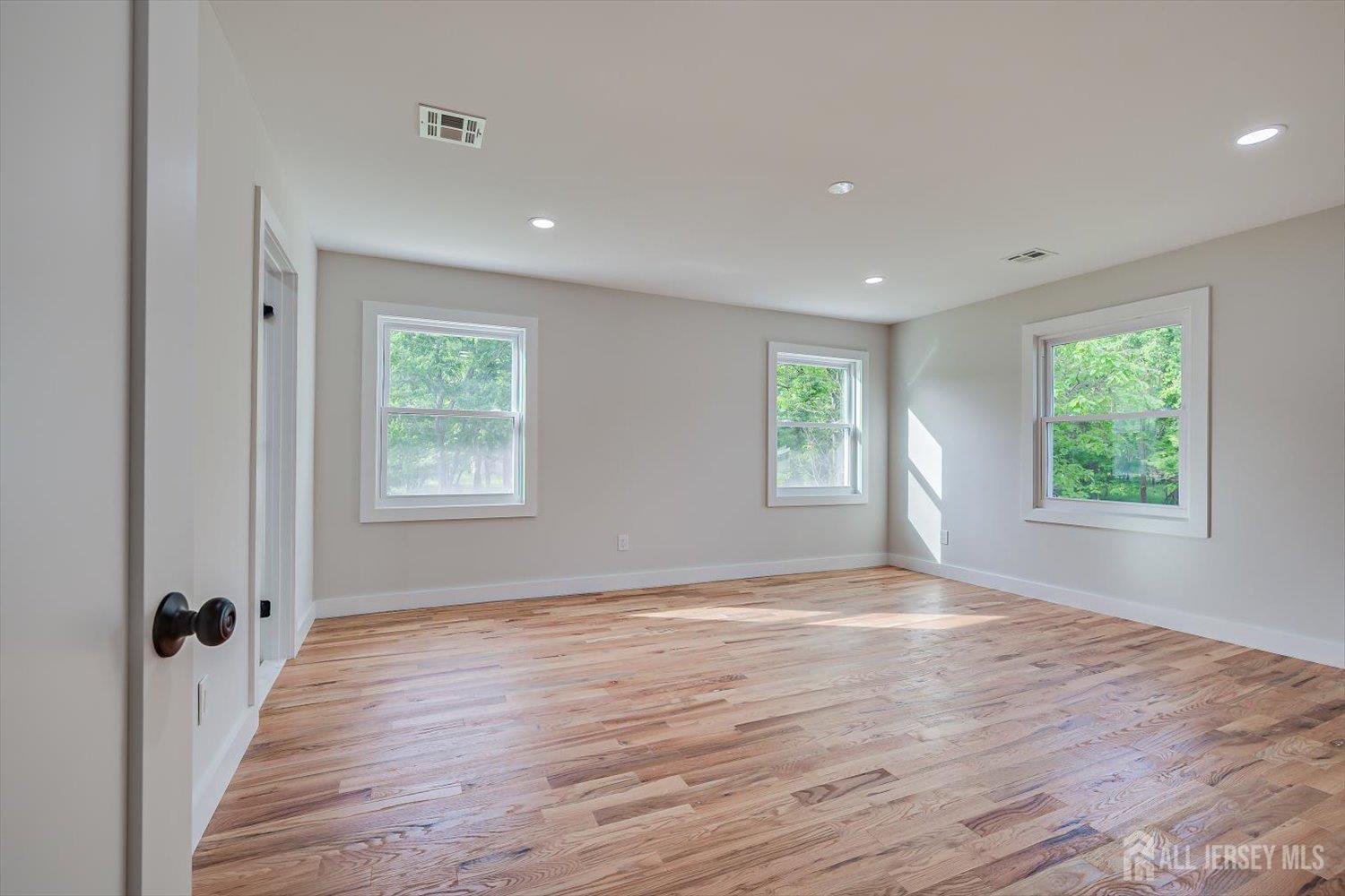 Piscataway, New Jersey, 08854, United States, 5 Bedrooms Bedrooms, ,3 BathroomsBathrooms,Residential,For Sale,2048679