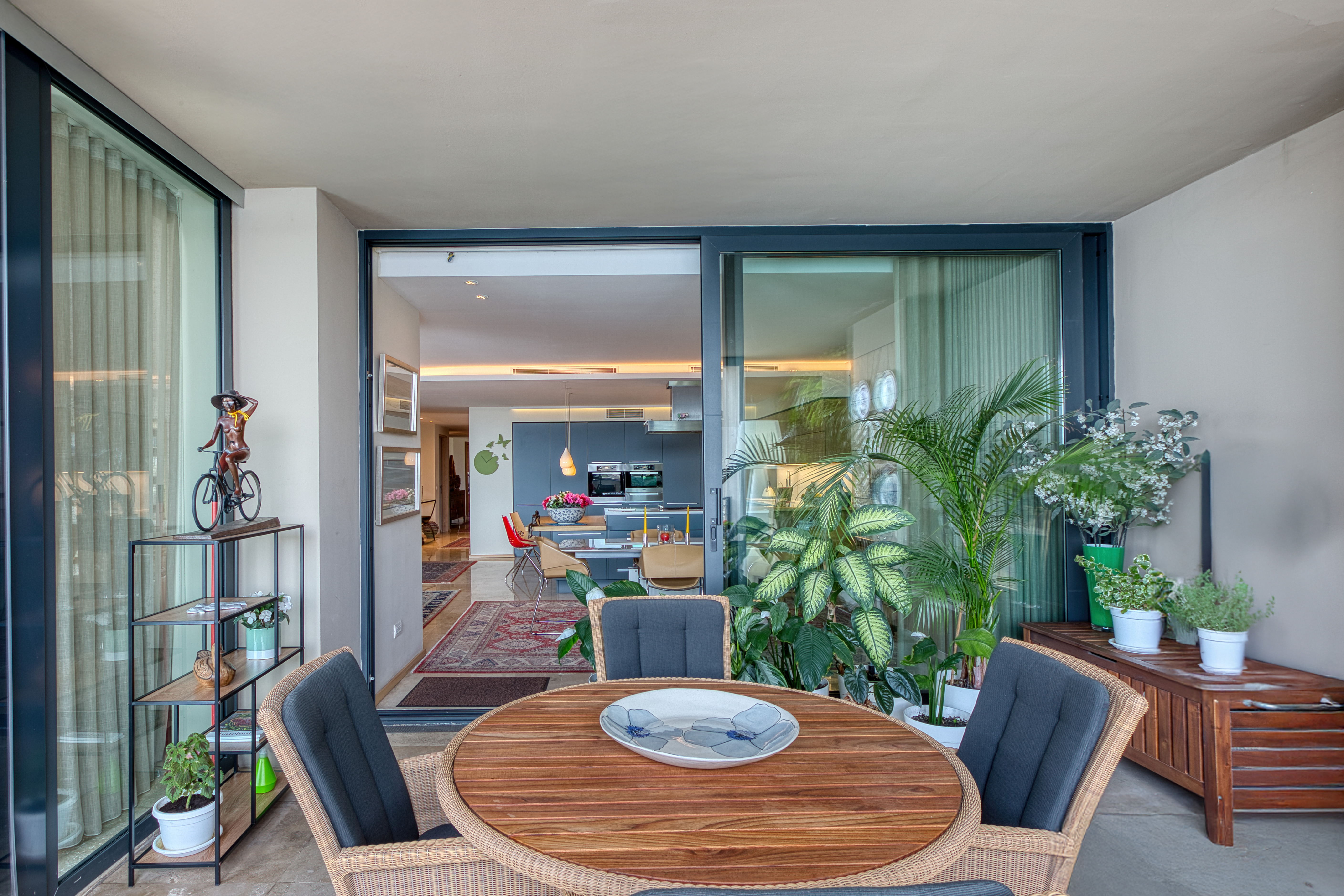  One of a Kind Waterfront Apartment with Exceptional Views - 物件實景