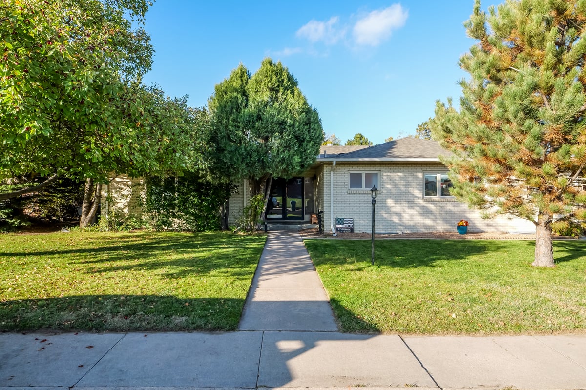 Cheyenne, Wyoming, 82009, United States, 6 Bedrooms Bedrooms, ,2 BathroomsBathrooms,Residential,For Sale,1979014