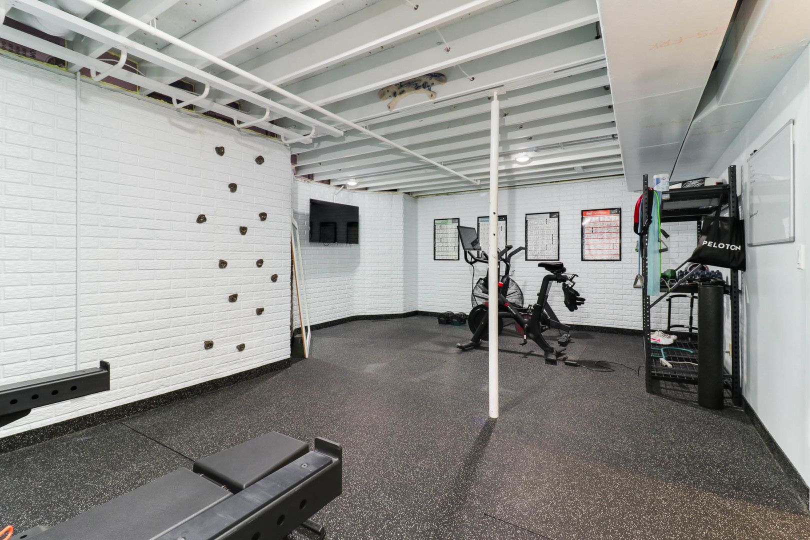 Bloomington, Illinois, 61704, United States, 5 Bedrooms Bedrooms, ,4 BathroomsBathrooms,Residential,For Sale,1991973