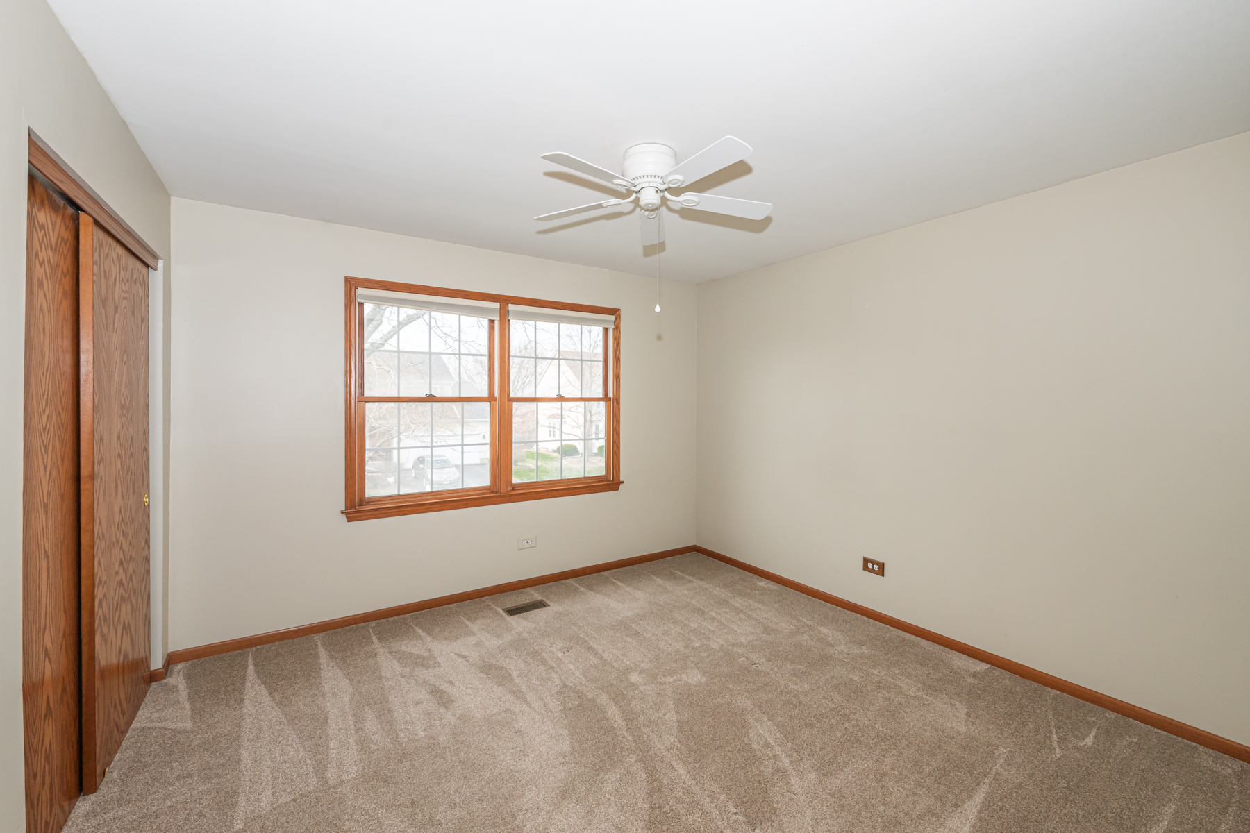  Beautifully Maintained Storybook Home - 物件實景