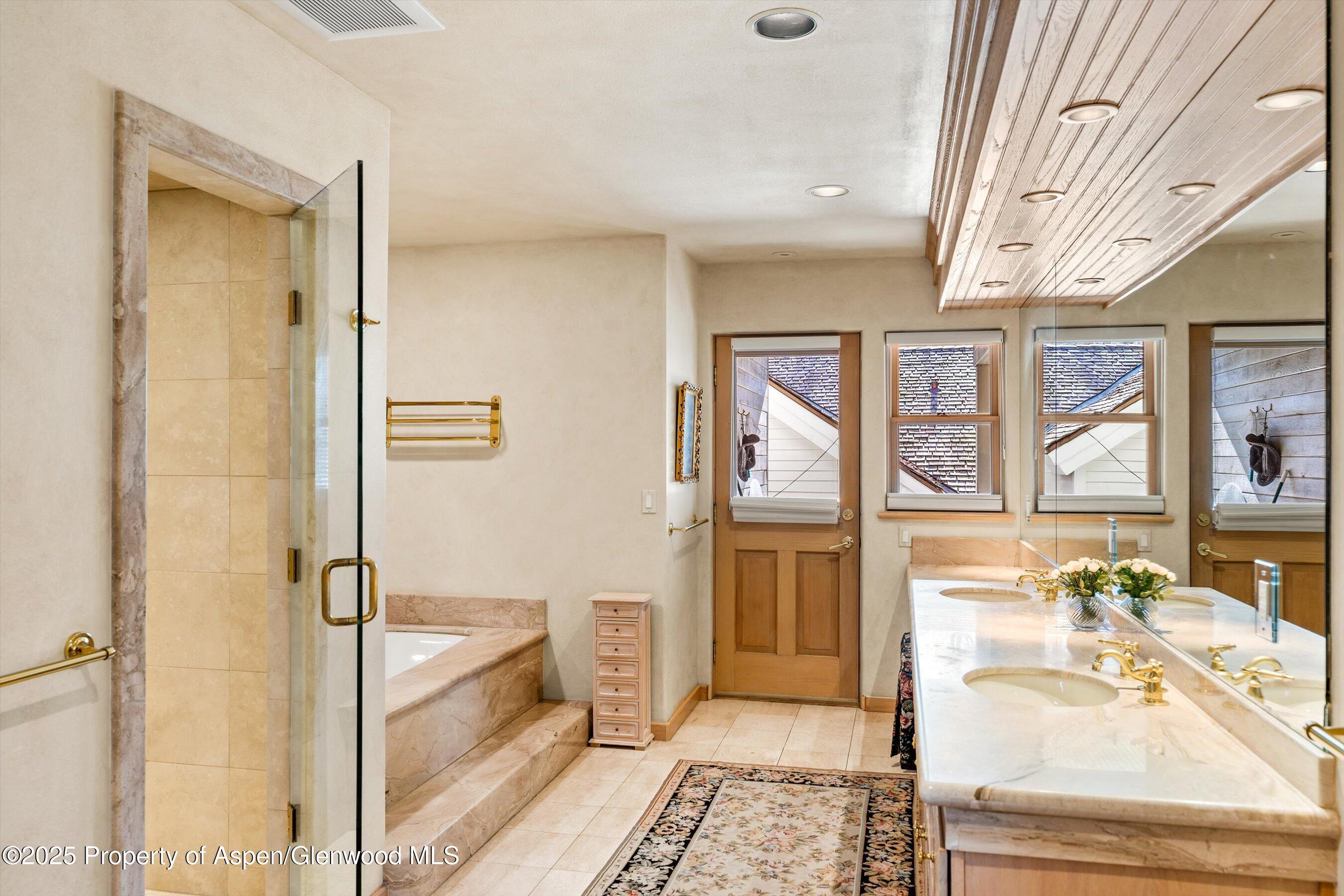 Aspen, Colorado, 81611, United States, 3 Bedrooms Bedrooms, ,4 BathroomsBathrooms,Residential,For Sale,1779623