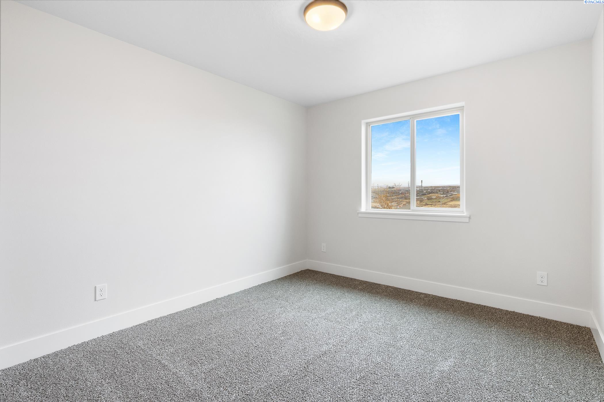 Kennewick, Washington, 99338, United States, 4 Bedrooms Bedrooms, ,1 BathroomBathrooms,Residential,For Sale,1988920