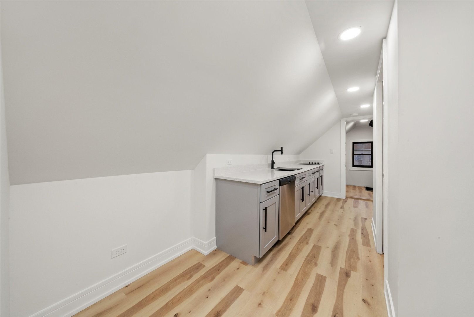 Chicago, Illinois, 60608, United States, 5 Bedrooms Bedrooms, ,3 BathroomsBathrooms,Residential,For Sale,2009072