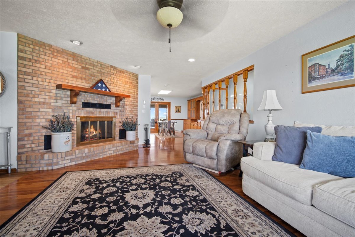 Saunemin, Illinois, 61769, United States, 4 Bedrooms Bedrooms, ,4 BathroomsBathrooms,Residential,For Sale,1958383