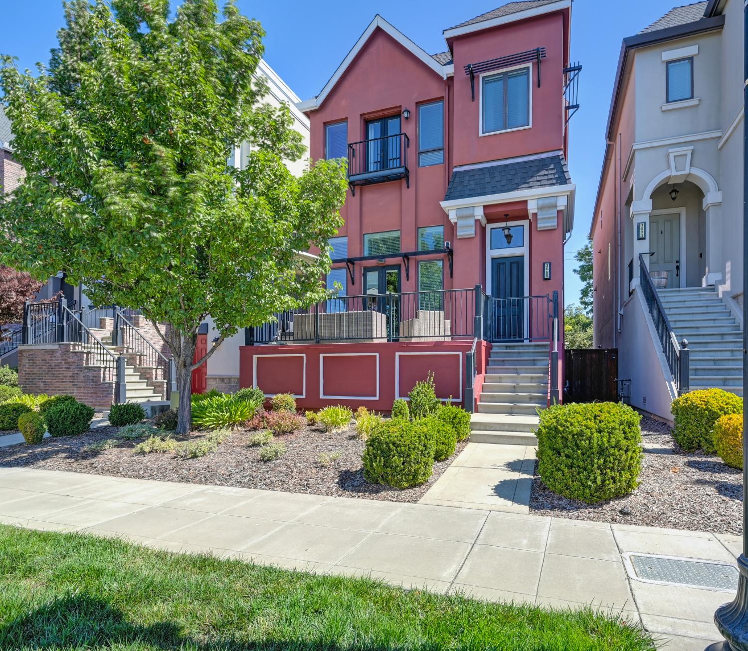 Sacramento, California, 95818, United States, 3 Bedrooms Bedrooms, ,3 BathroomsBathrooms,Residential,For Sale,1988052