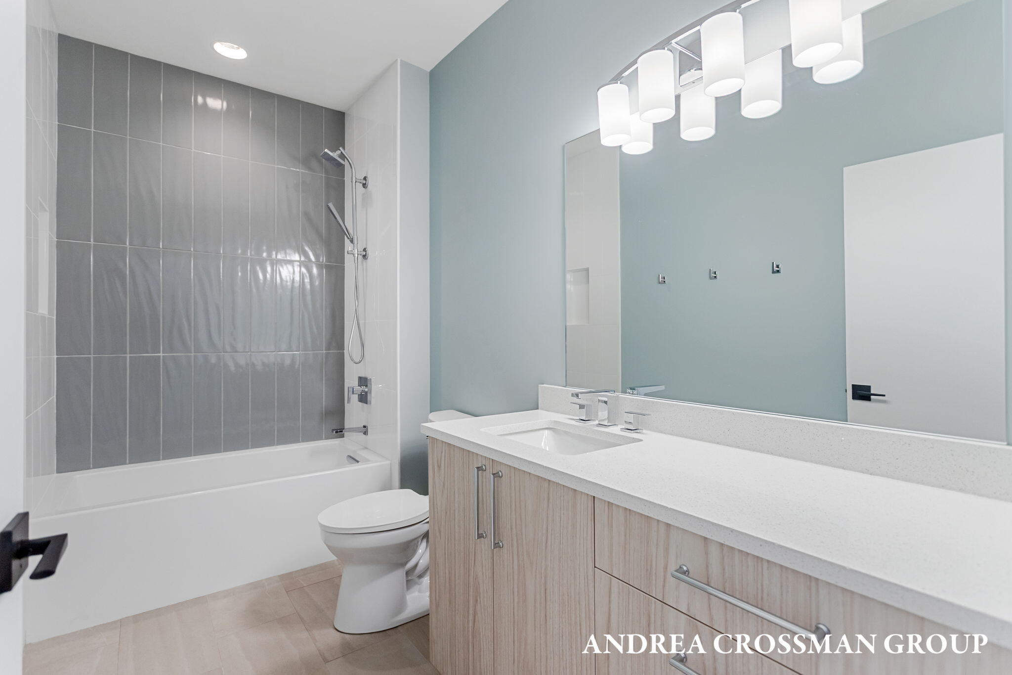 South Haven, Michigan, 49090, United States, 3 Bedrooms Bedrooms, ,3 BathroomsBathrooms,Residential,For Sale,1987692