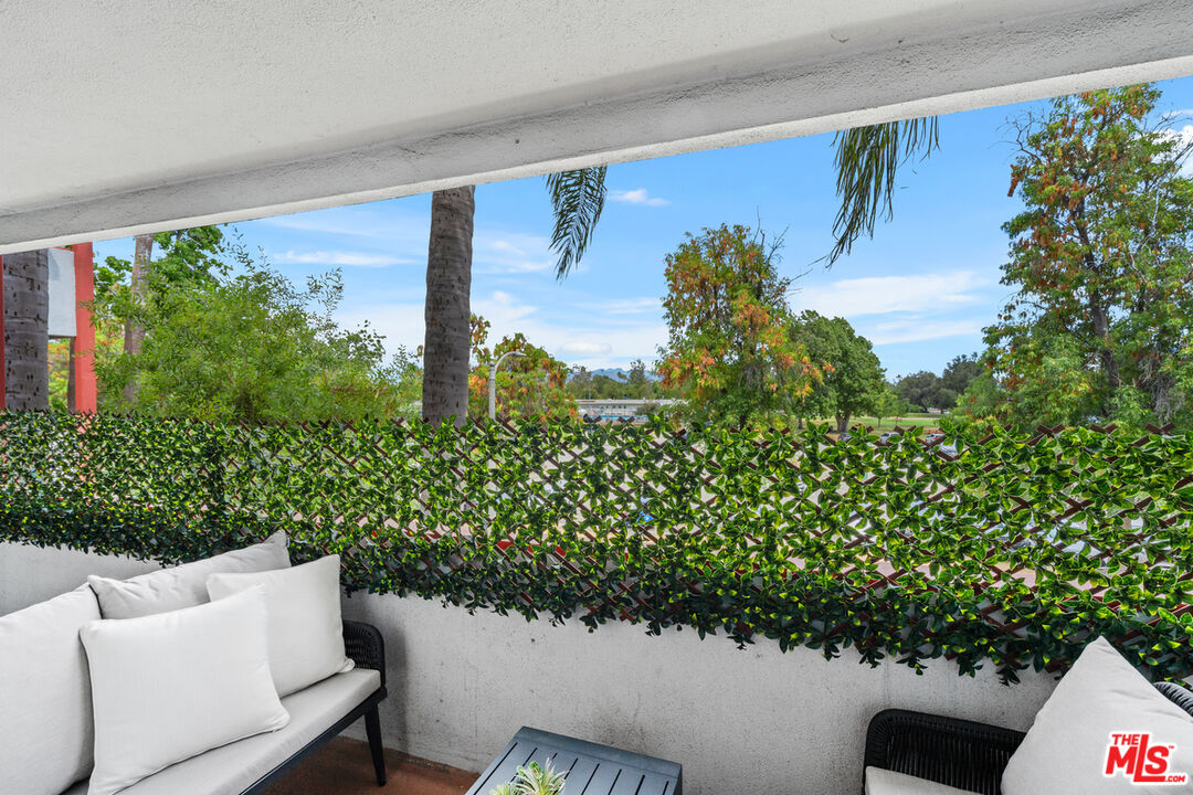 Sherman Oaks, California, 91423, United States, 3 Bedrooms Bedrooms, ,3 BathroomsBathrooms,Residential,For Sale,1927164
