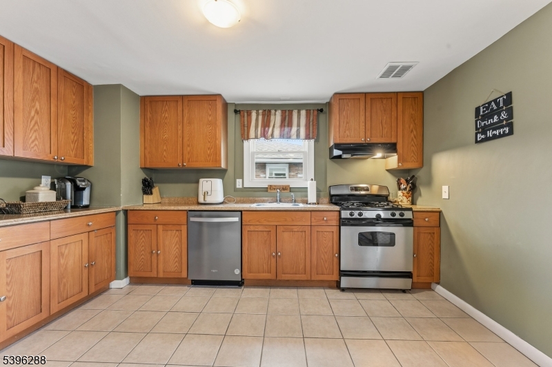 Dunellen Boro, New Jersey, 08812, United States, 5 Bedrooms Bedrooms, ,2 BathroomsBathrooms,Residential,For Sale,1989398