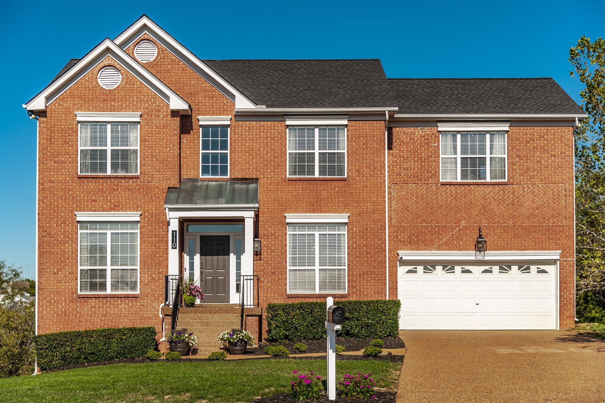 Goodlettsville, Tennessee, 37072, United States, 5 Bedrooms Bedrooms, ,4 BathroomsBathrooms,Residential,For Sale,1974837