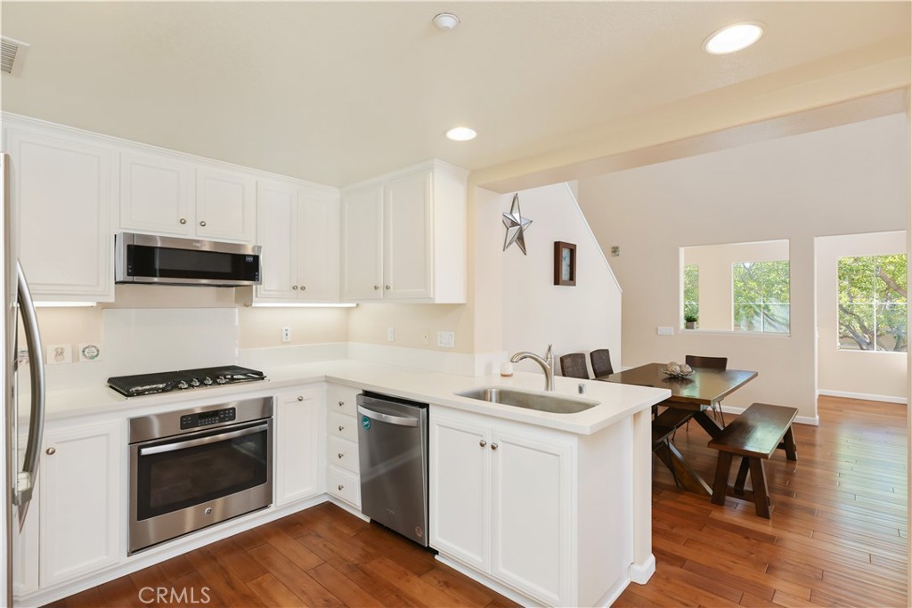 Irvine, California, 92602, United States, 3 Bedrooms Bedrooms, ,2 BathroomsBathrooms,Residential,For Sale,1992045