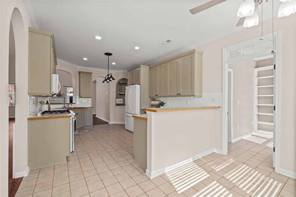 Cumming, Georgia, 30041, United States, 4 Bedrooms Bedrooms, ,3 BathroomsBathrooms,Residential,For Sale,1989583