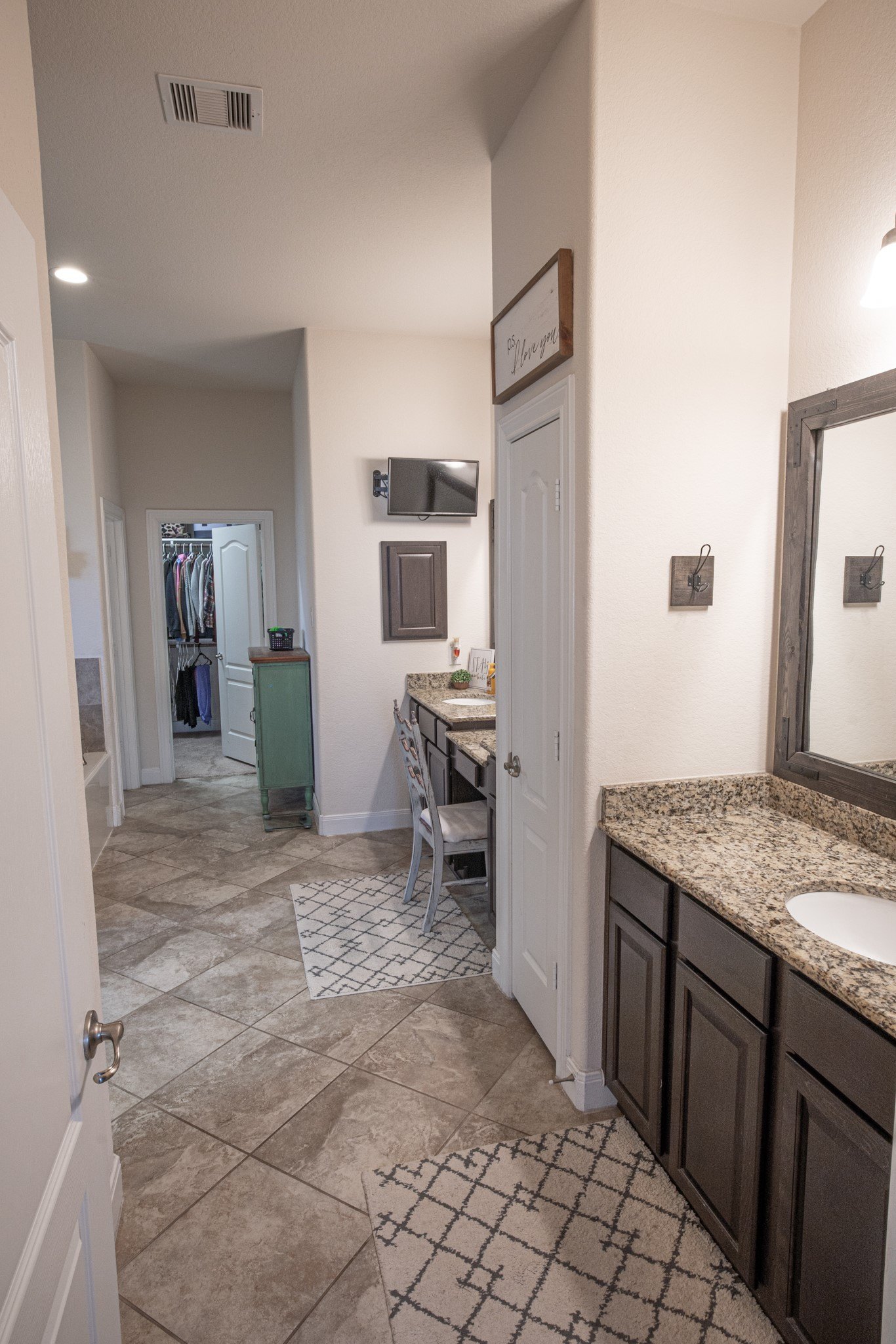 Angleton, Texas, 77515, United States, 4 Bedrooms Bedrooms, ,2 BathroomsBathrooms,Residential,For Sale,2049018