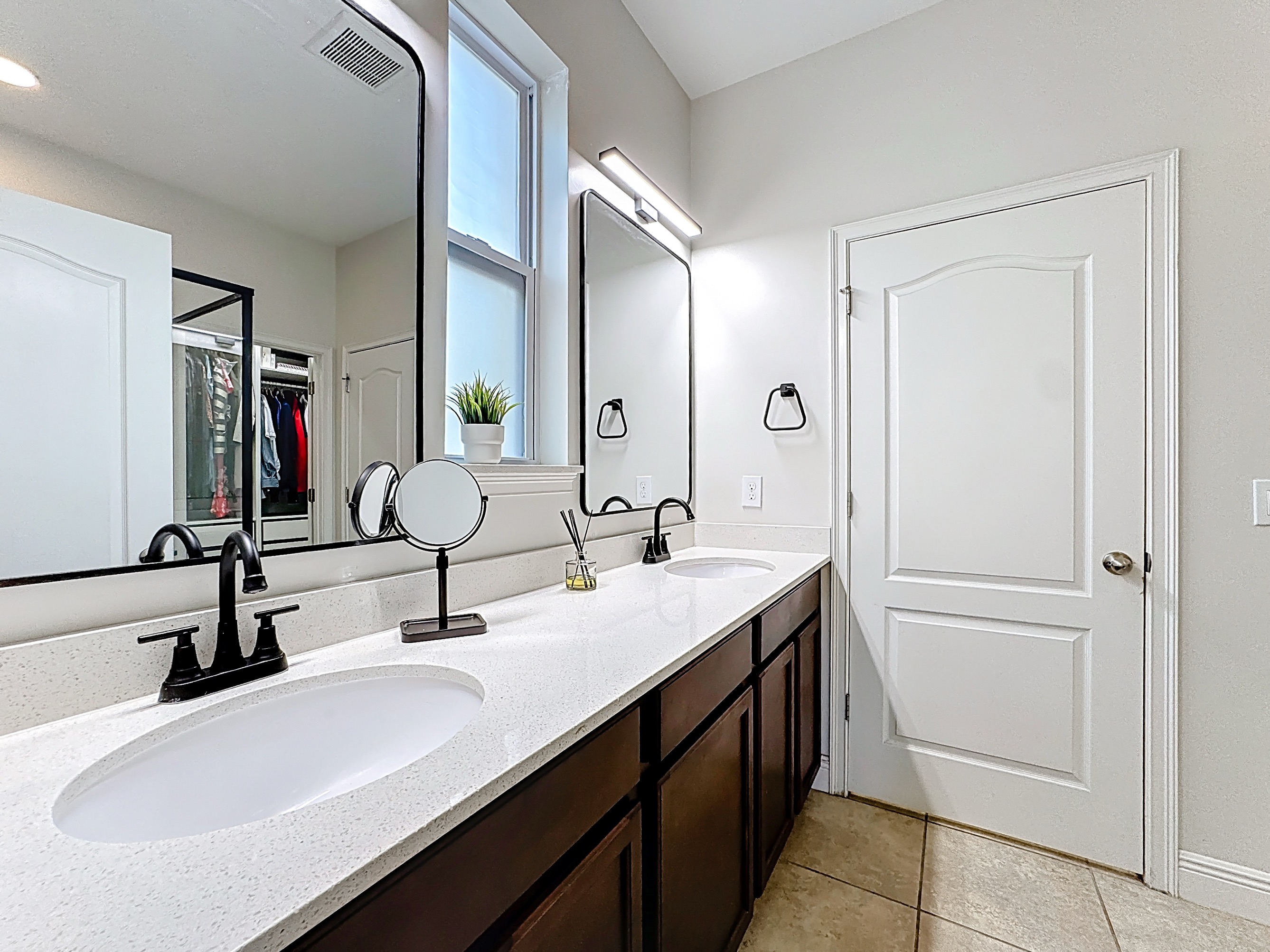 Winter Garden, Florida, 34787, United States, 5 Bedrooms Bedrooms, ,4 BathroomsBathrooms,Residential,For Sale,2010379