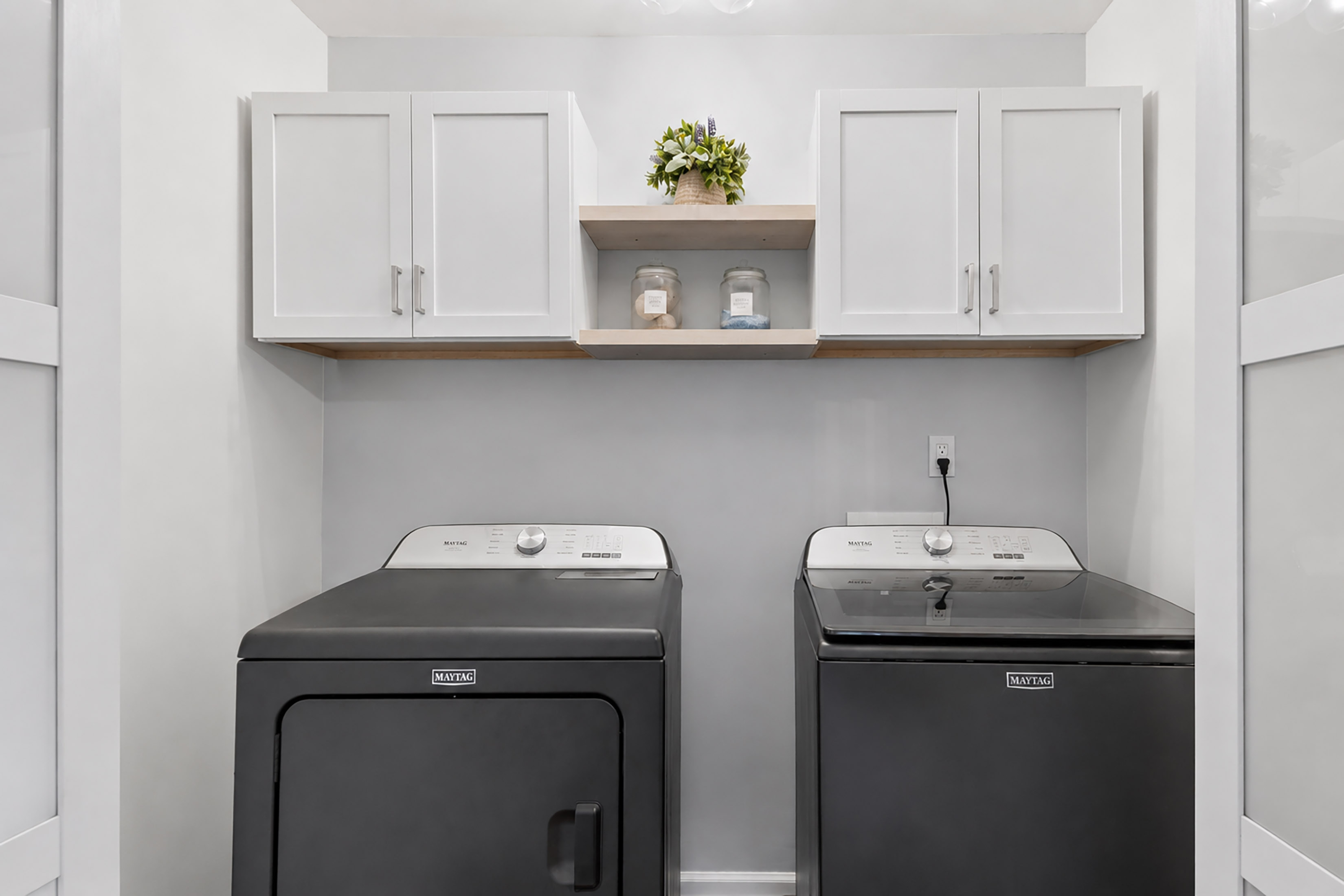  Beautifully Updated Home Blends Timeless Style with Elevated Designer Finishes - 物件實景