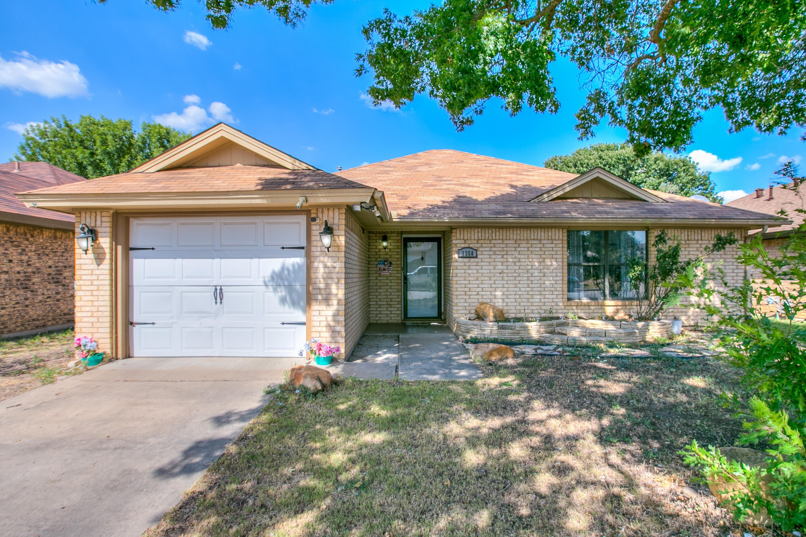 Fox Hollow St, San Angelo, TX 76905