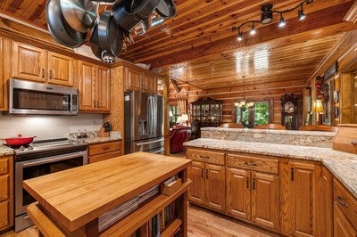 Murphy, North Carolina, 28906, United States, 3 Bedrooms Bedrooms, ,6 BathroomsBathrooms,Residential,For Sale,1933143