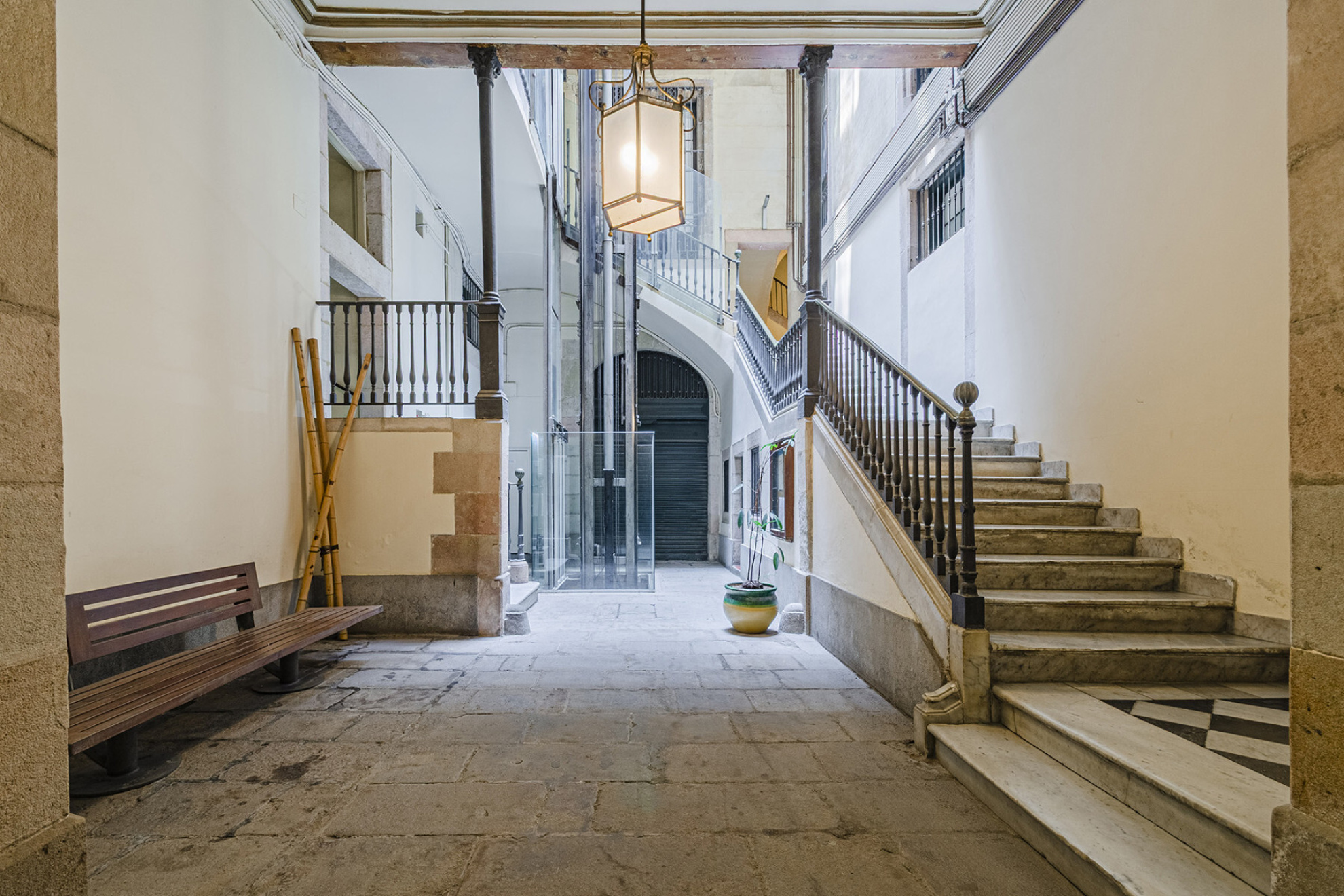  Large apartment with its own style in the oldest part of Barcelona - 物件實景