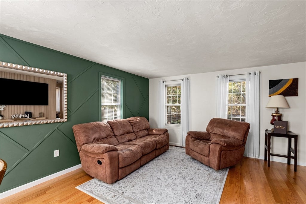 Carver, Massachusetts, 02330, United States, 2 Bedrooms Bedrooms, ,2 BathroomsBathrooms,Residential,For Sale,1983292