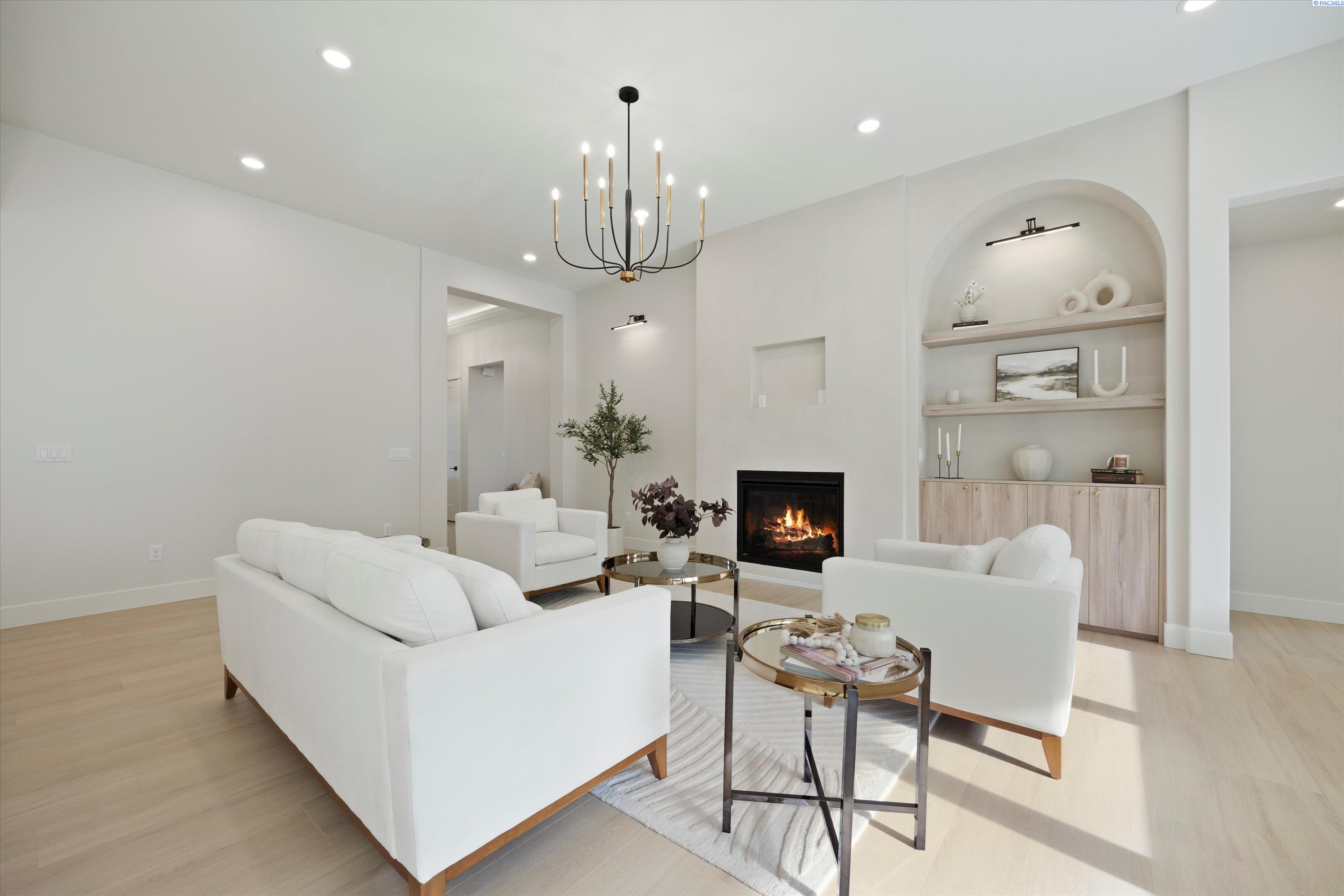 Richland, Washington, 99352, United States, 4 Bedrooms Bedrooms, ,3 BathroomsBathrooms,Residential,For Sale,1991503