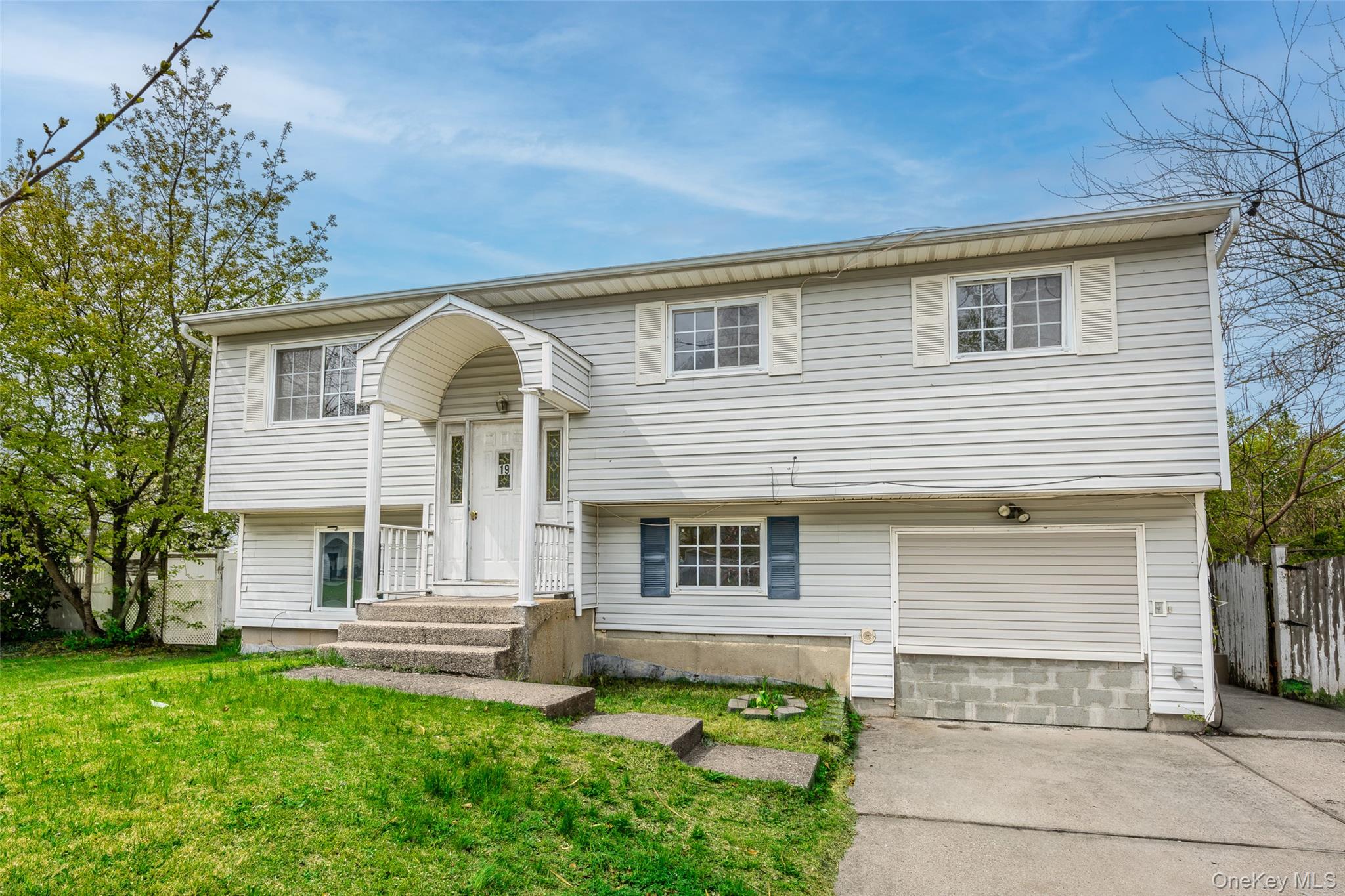 Selden, New York, 11784, United States, 5 Bedrooms Bedrooms, ,2 BathroomsBathrooms,Residential,For Sale,2049054