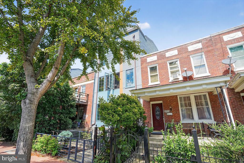 Washington, District of Columbia, 20010, United States, 2 Bedrooms Bedrooms, ,2 BathroomsBathrooms,Residential,For Sale,1975364