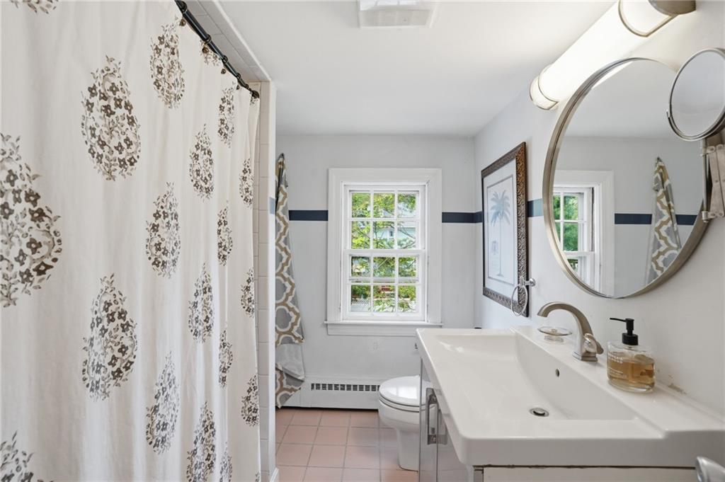 Warren, Rhode Island, 02885, United States, 2 Bedrooms Bedrooms, ,3 BathroomsBathrooms,Residential,For Sale,2048130