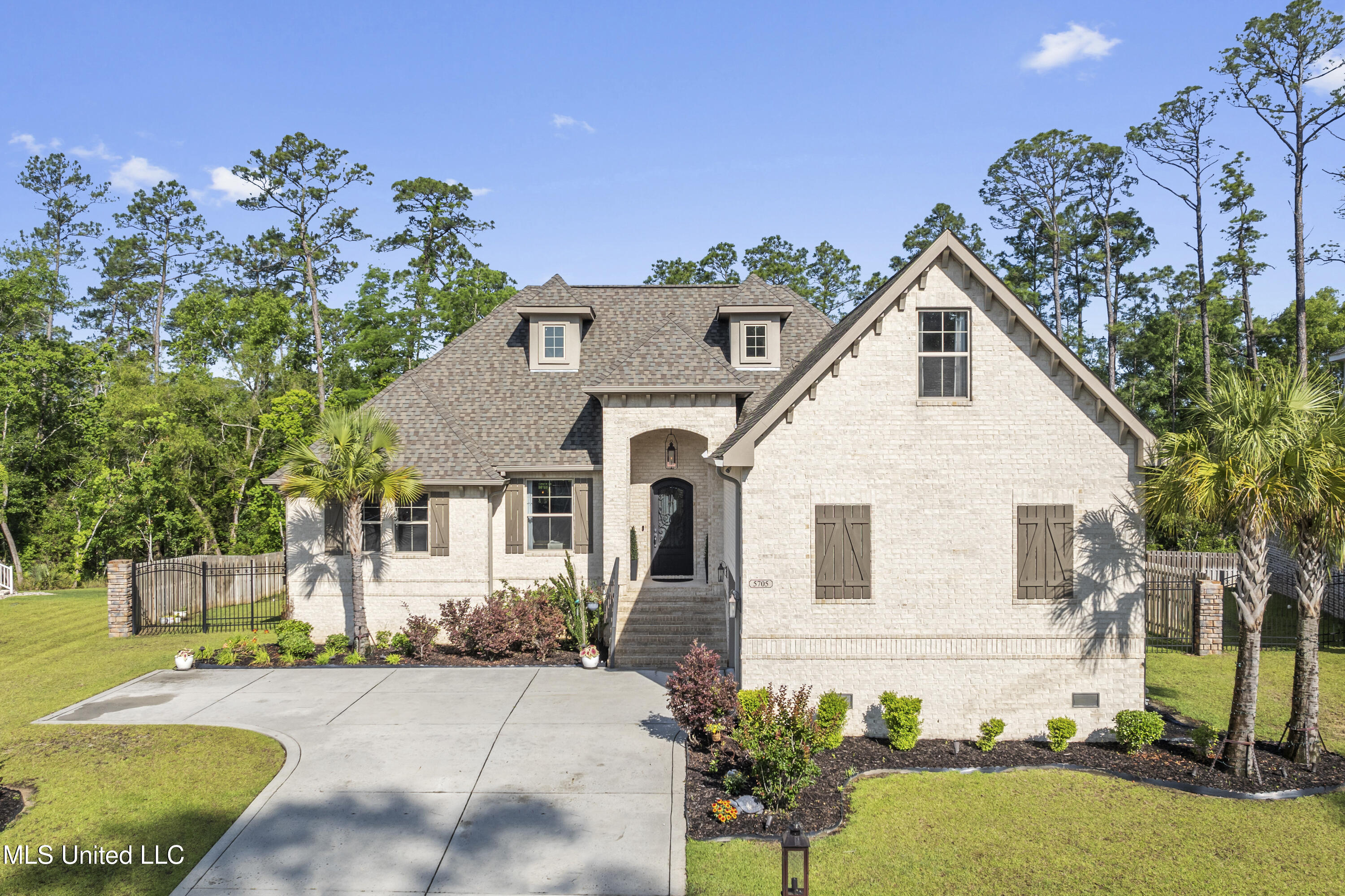 Ocean Springs, Mississippi, 39564, United States, 5 Bedrooms Bedrooms, ,3 BathroomsBathrooms,Residential,For Sale,1805037
