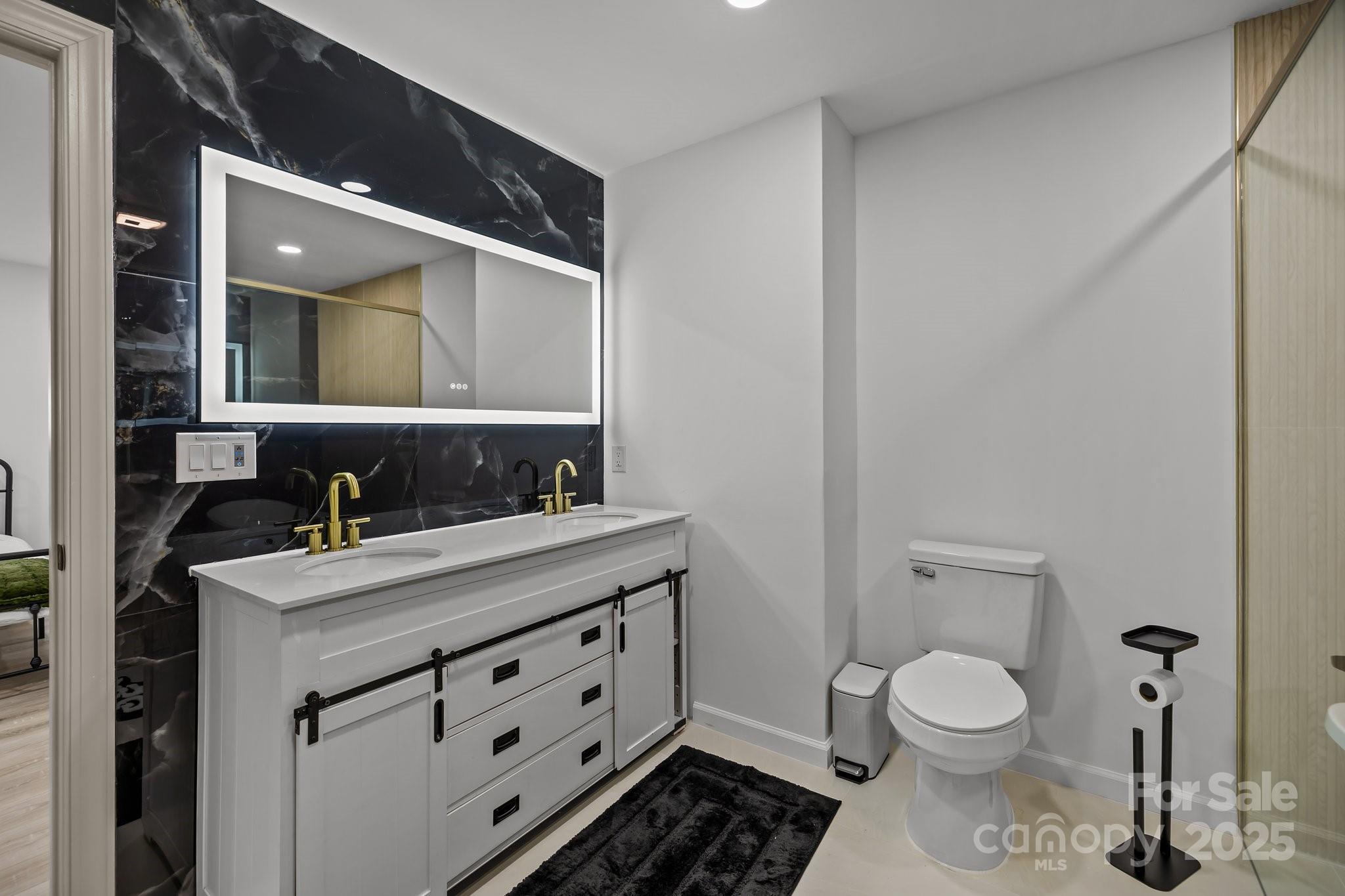 Matthews, North Carolina, 28105, United States, 5 Bedrooms Bedrooms, ,4 BathroomsBathrooms,Residential,For Sale,2003346