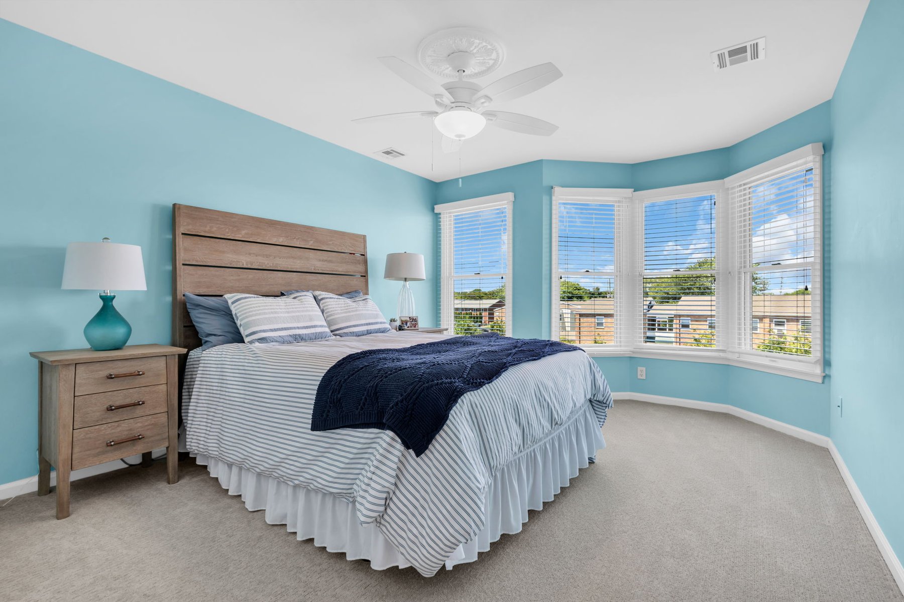  Rare End-Unit Coastal Townhome - 物件實景