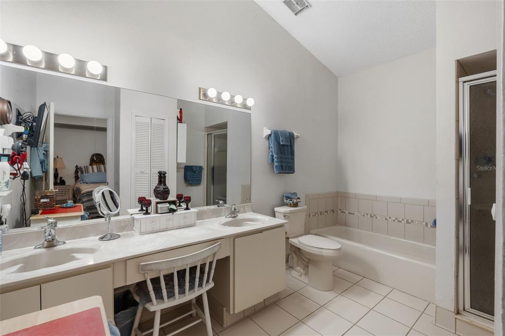 Orlando, Florida, 32817, United States, 4 Bedrooms Bedrooms, ,4 BathroomsBathrooms,Residential,For Sale,1821453