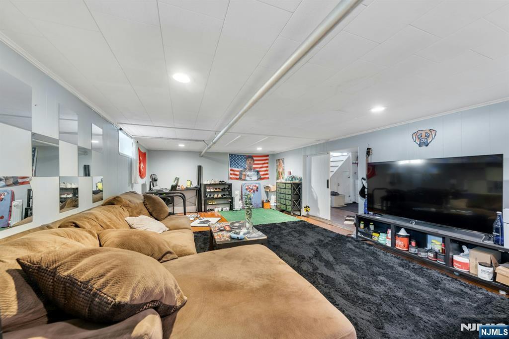 Hasbrouck Heights, New Jersey, 07604, United States, 3 Bedrooms Bedrooms, ,2 BathroomsBathrooms,Residential,For Sale,1989052