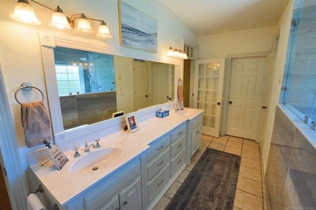 Tahlequah, Oklahoma, 74464, United States, 5 Bedrooms Bedrooms, ,5 BathroomsBathrooms,Residential,For Sale,1977859