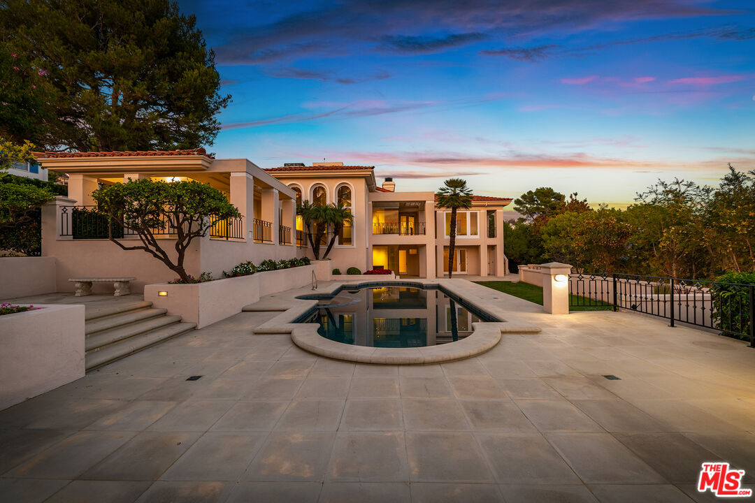 Beverly Hills, California, 90210, United States, 5 Bedrooms Bedrooms, ,4 BathroomsBathrooms,Residential,For Sale,1991118