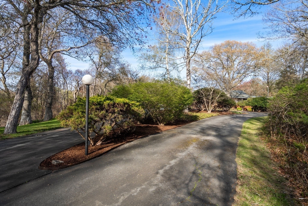 Dartmouth, Massachusetts, 02748, United States, 4 Bedrooms Bedrooms, ,5 BathroomsBathrooms,Residential,For Sale,1804172