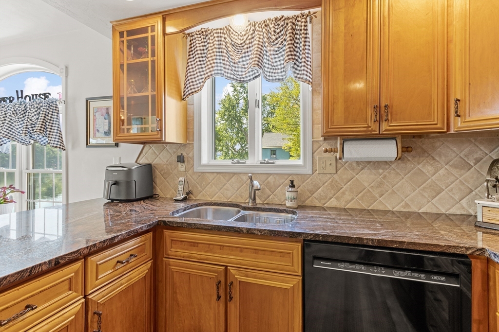 Methuen, Massachusetts, 01844, United States, 3 Bedrooms Bedrooms, ,2 BathroomsBathrooms,Residential,For Sale,1929056