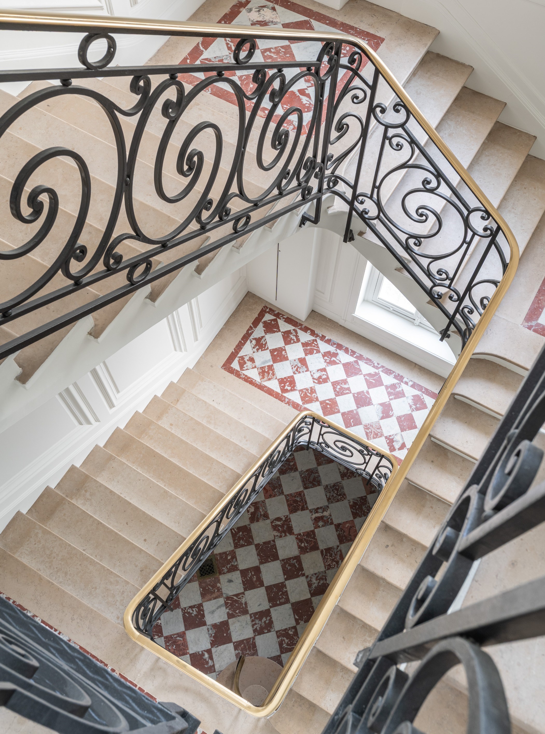  Fully renovated Haussmann-style apartment with a continuous balcony - 物件實景