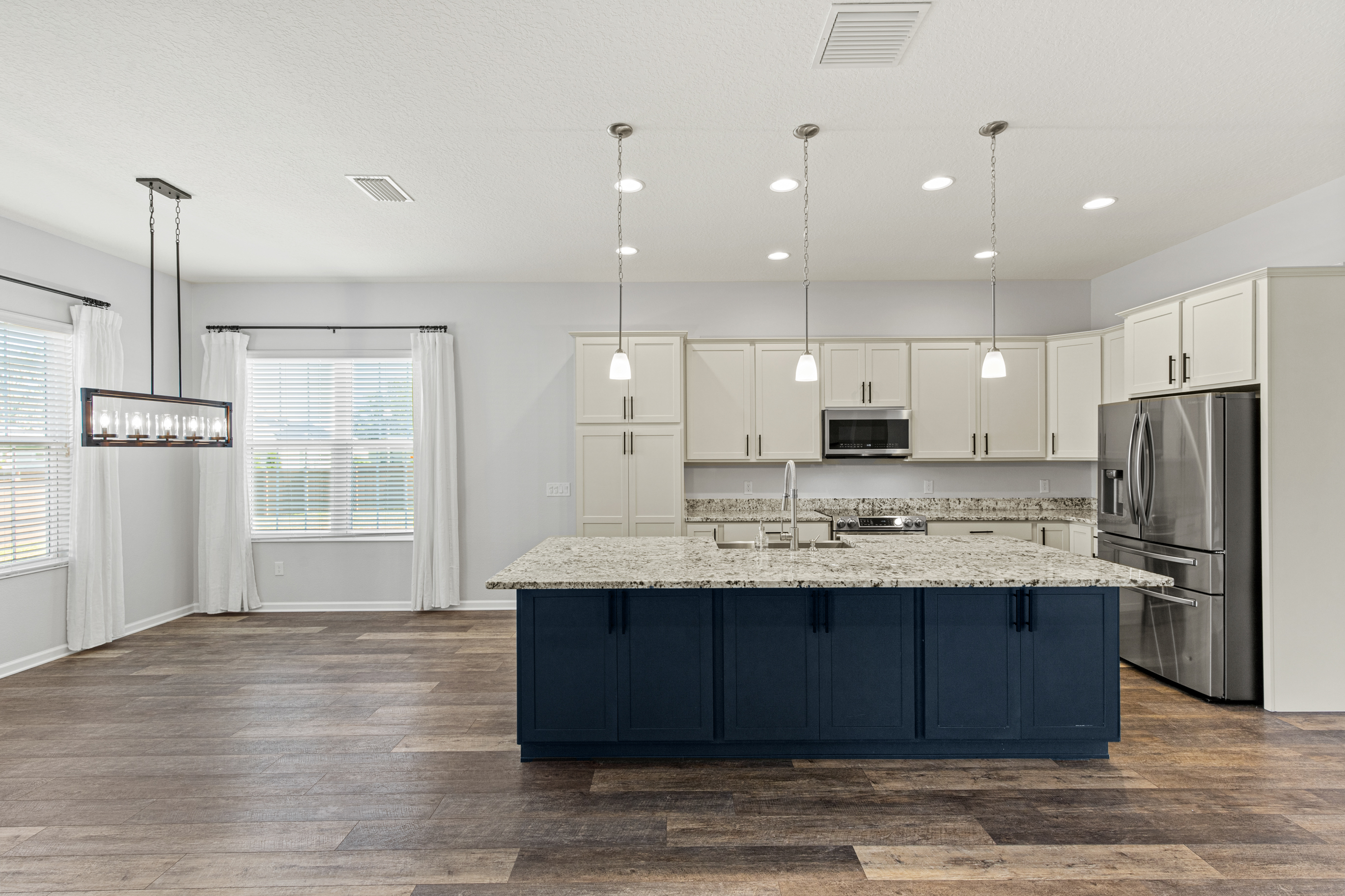 Oxford, Florida, 34484, United States, 3 Bedrooms Bedrooms, ,2 BathroomsBathrooms,Residential,For Sale,1989901